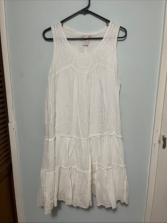 Klozlyne Dresses & Skirts - Sleeveless White Tiered Midi Dress with Embroidery
